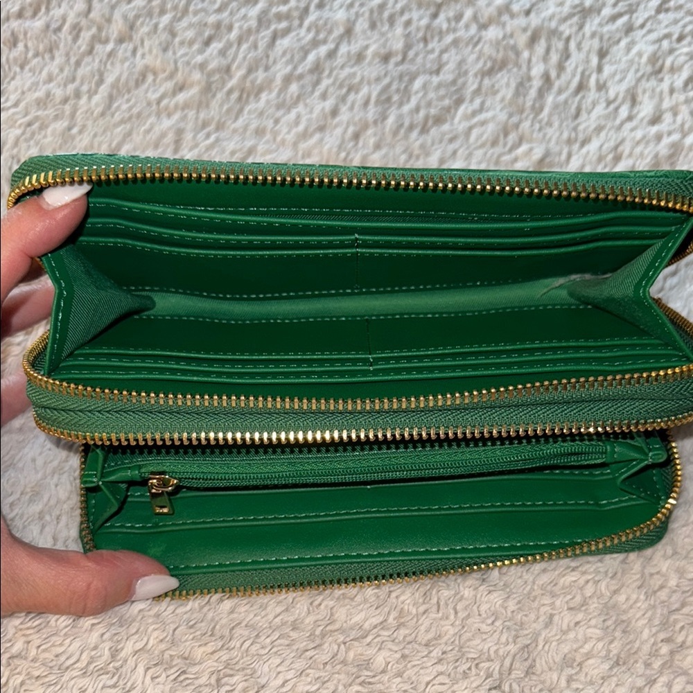 💚 🆕 A New Day Emerald Green Crocodile-Textured Wallet - Picture 9 of 11